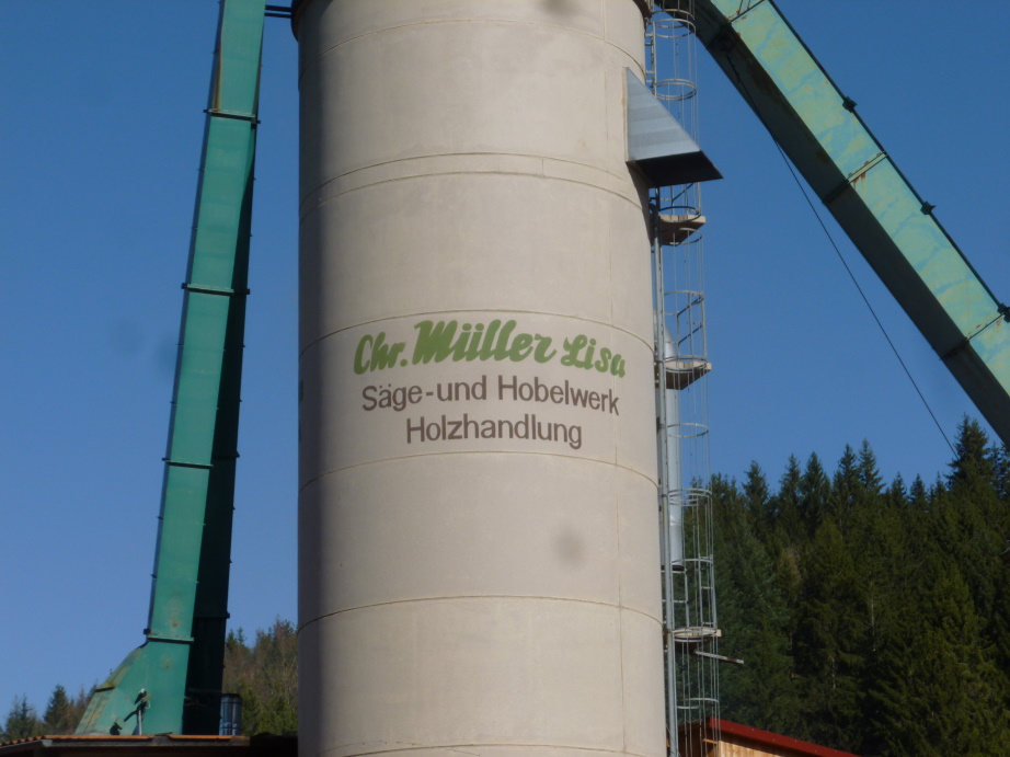 Silo mit dem Schriftzug Chr. Müller-Lisa Säge- und Hobelwerk Holzhandlung